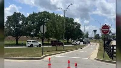 Suspect kills 2 women in Kentucky church after shooting state trooper, police say