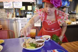In Albany Park, a ‘secret’ Thai noodle pop-up thrives in plain sight